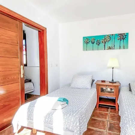 Canada Villa Tías